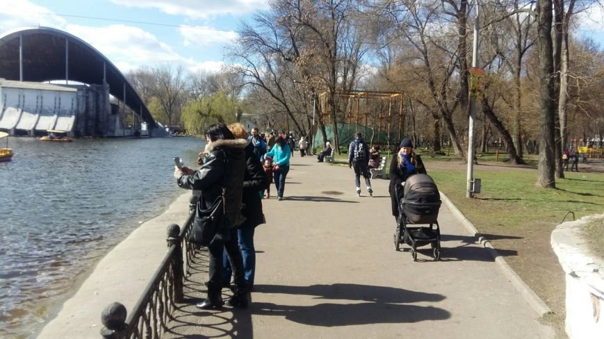 Выходные в Днепропетровске: как горожане наслаждались первыми теплыми днями апреля (ФОТО) (фото) - фото 11 Выходные в Днепропетровске: как горожане наслаждались первыми теплыми днями апреля (ФОТО) (фото) - фото 11