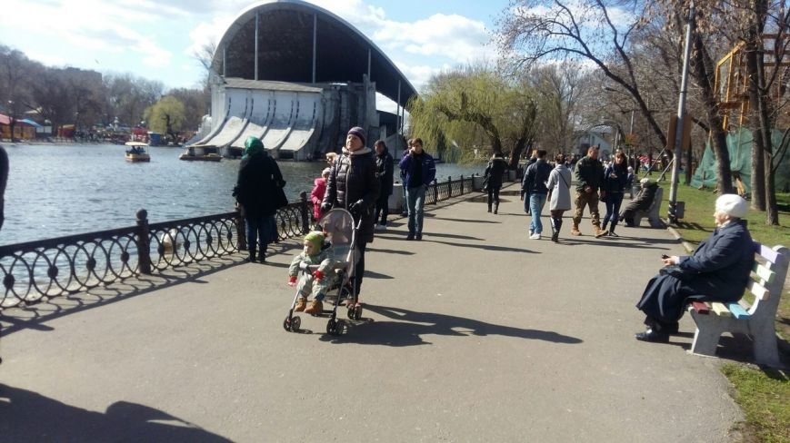 Выходные в Днепропетровске: как горожане наслаждались первыми теплыми днями апреля (ФОТО) (фото) - фото 12 Выходные в Днепропетровске: как горожане наслаждались первыми теплыми днями апреля (ФОТО) (фото) - фото 12