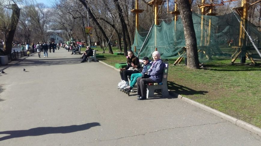 Выходные в Днепропетровске: как горожане наслаждались первыми теплыми днями апреля (ФОТО) (фото) - фото 15 Выходные в Днепропетровске: как горожане наслаждались первыми теплыми днями апреля (ФОТО) (фото) - фото 15