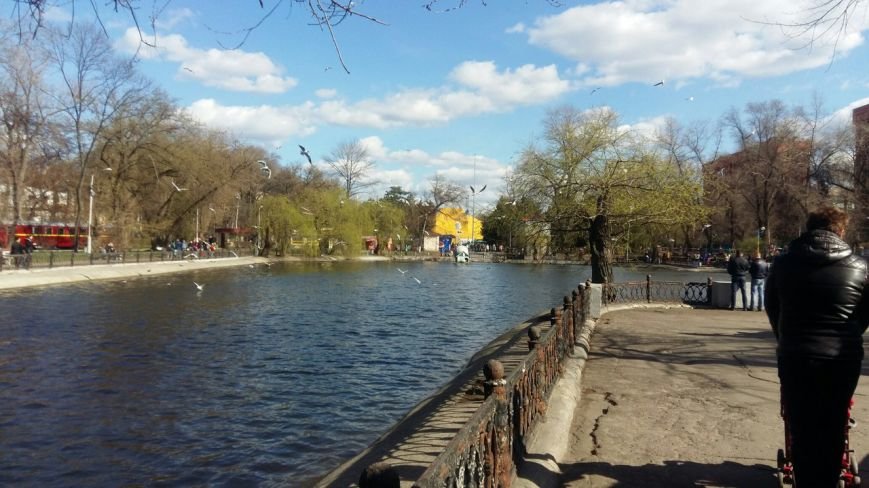 Выходные в Днепропетровске: как горожане наслаждались первыми теплыми днями апреля (ФОТО) (фото) - фото 8 Выходные в Днепропетровске: как горожане наслаждались первыми теплыми днями апреля (ФОТО) (фото) - фото 8
