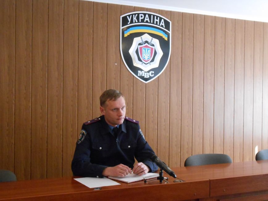 На Карнауховском кладбище в Днепродзержинске дети прыгали по могилам и разбивали памятники (фото) - фото 1 На Карнауховском кладбище в Днепродзержинске дети прыгали по могилам и разбивали памятники (фото) - фото 1