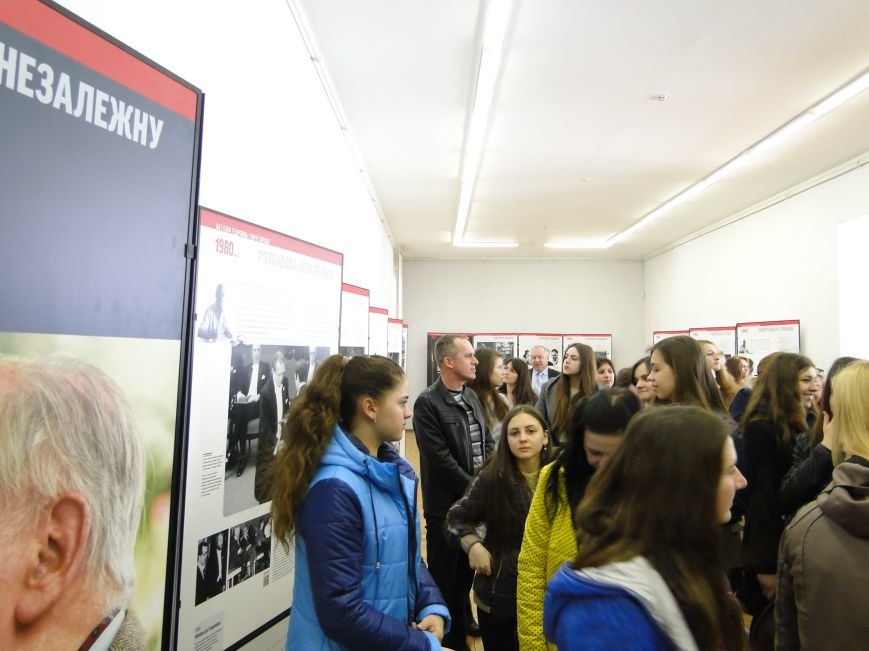 У Хмельницькому представили виставку «Єжи Ґедройць і його справа. Д... У Хмельницькому представили виставку «Єжи Ґедройць і його справа. Доробок бібліотеки «Культури» (Фото) (фото) - фото 9