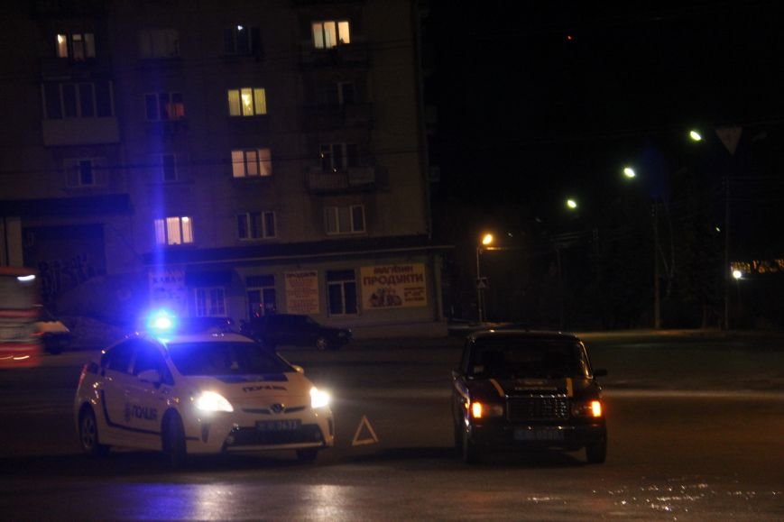 У Тернополі поліцейська машина та автомобіль Mitsubishi не поділили дорогу (фото) (фото) - фото 1 У Тернополі поліцейська машина та автомобіль Mitsubishi не поділили дорогу (фото) (фото) - фото 1