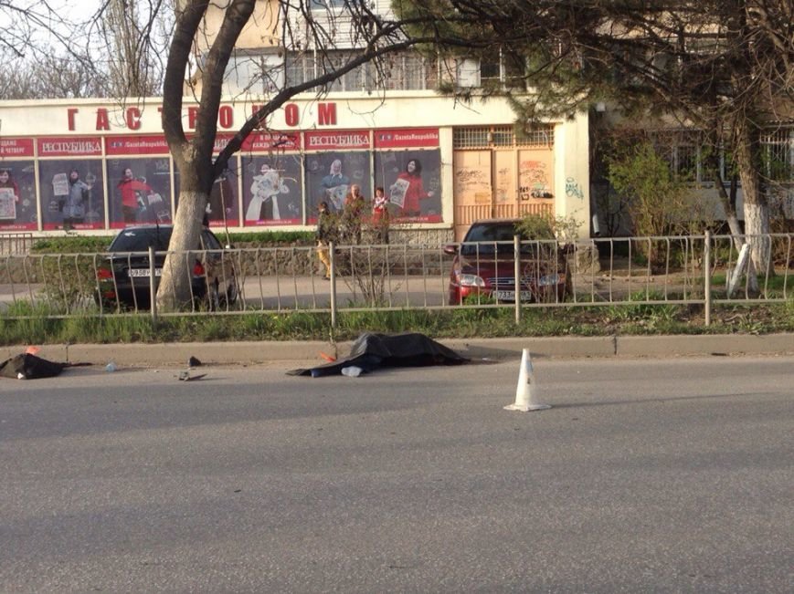 В Симферополе мотоциклист насмерть сбил пешехода на В Симферополе мотоциклист насмерть сбил пешехода на