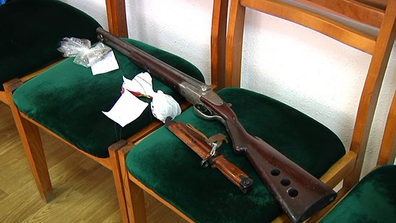 На Победе мужчина с автоматом раздевал девушек (ФОТО) (фото) - фото 2 На Победе мужчина с автоматом раздевал девушек (ФОТО) (фото) - фото 2