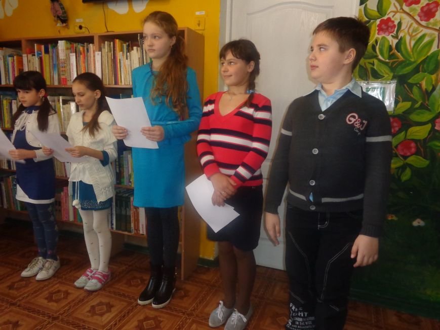«Ой, не нам в кайданах ходить…» - в Красноармейске поговорили о творческом пути поэтессы и писательницы Марийки Подгорянки (фото) - фото 16 «Ой, не нам в кайданах ходить…» - в Красноармейске поговорили о творческом пути поэтессы и писательницы Марийки Подгорянки (фото) - фото 16