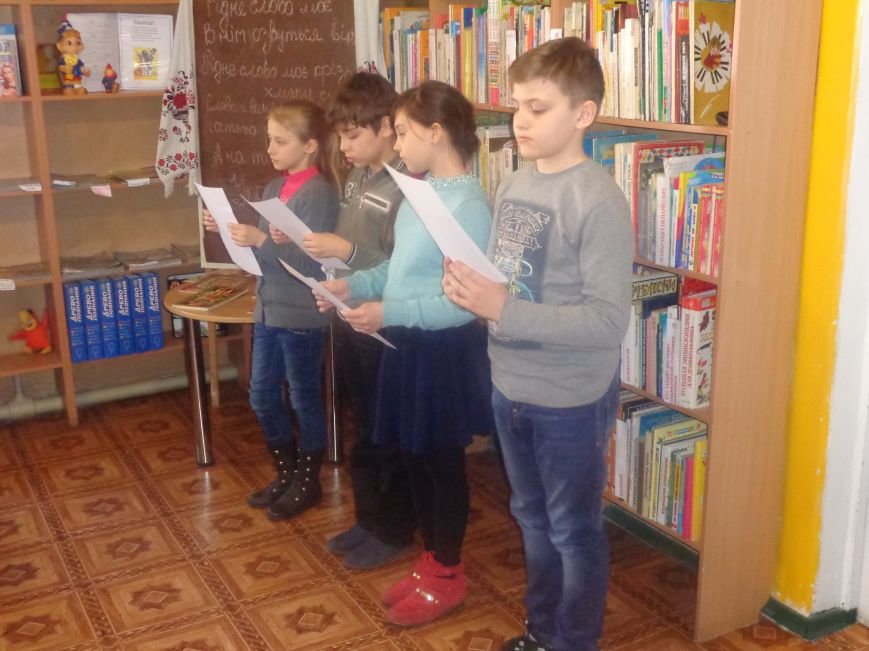 «Ой, не нам в кайданах ходить…» - в Красноармейске поговорили о творческом пути поэтессы и писательницы Марийки Подгорянки (фото) - фото 8 «Ой, не нам в кайданах ходить…» - в Красноармейске поговорили о творческом пути поэтессы и писательницы Марийки Подгорянки (фото) - фото 8