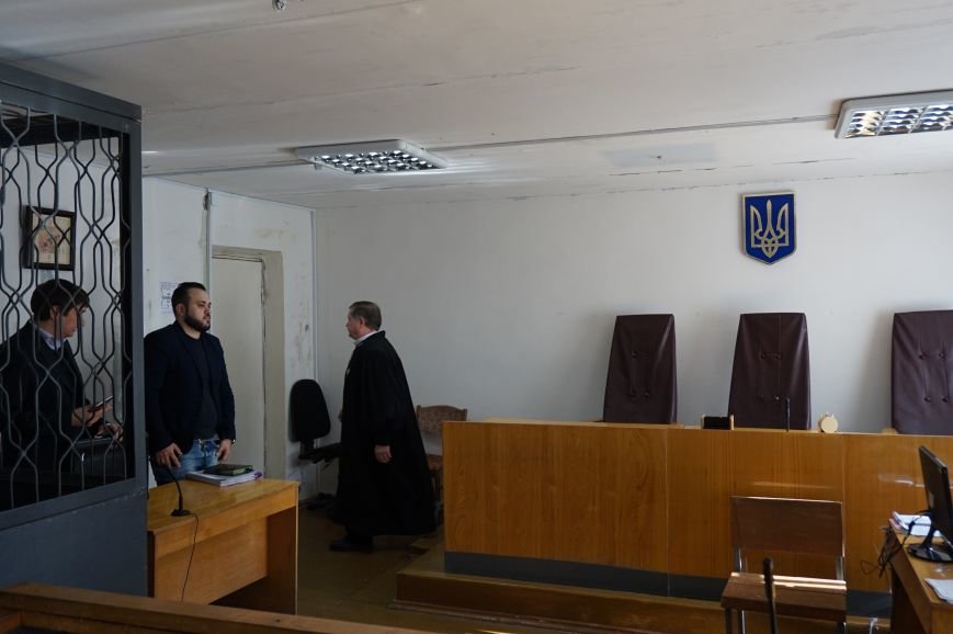 В Кривом Роге перенесли суд над активистами, требовавших от транспортного прокурора выполнения его прямых обязанностей (ФОТО) (фото) - фото 1 В Кривом Роге перенесли суд над активистами, требовавших от транспортного прокурора выполнения его прямых обязанностей (ФОТО) (фото) - фото 1