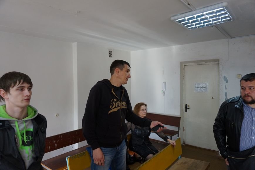 В Кривом Роге перенесли суд над активистами, требовавших от транспортного прокурора выполнения его прямых обязанностей (ФОТО) (фото) - фото 1 В Кривом Роге перенесли суд над активистами, требовавших от транспортного прокурора выполнения его прямых обязанностей (ФОТО) (фото) - фото 1