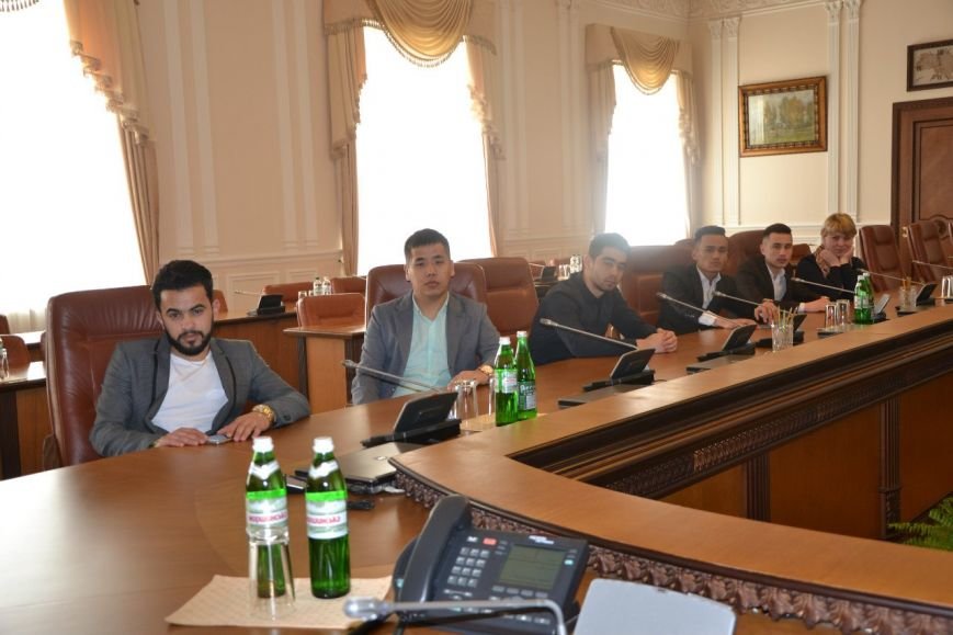 Студенты-иностранцы СумГУ посетили главные государственные учреждения Украины (ФОТО) (фото) - фото 1 Студенты-иностранцы СумГУ посетили главные государственные учреждения Украины (ФОТО) (фото) - фото 1
