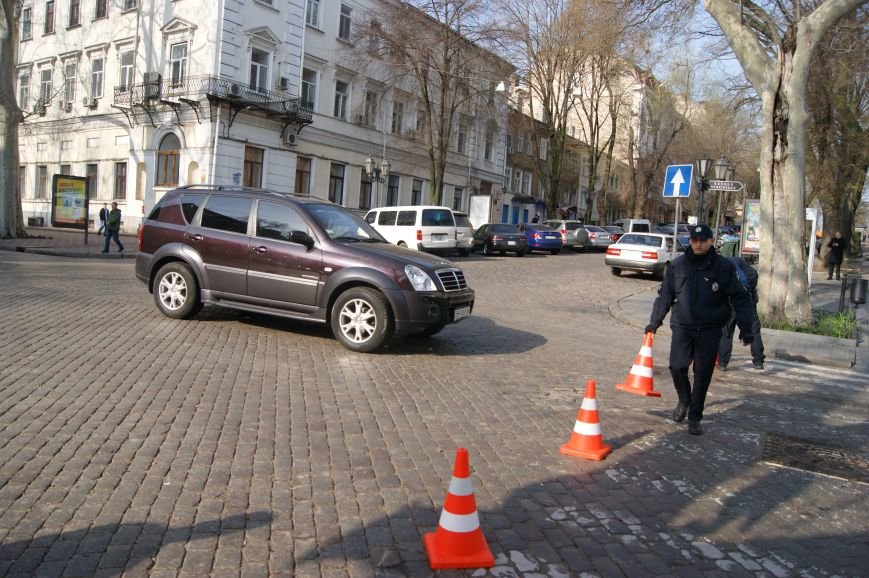 Прокурорский майдан: Полицейские увидели знак и стали гнать автохамов из центра (ФОТО) (фото) - фото 1