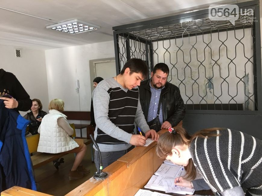В Кривом Роге: перенесли суд над активистами, ликвидировали пожар на взрывоопасном объекте, выселяют из квартиры криворожанку, голодавшую в ВР (фото) - фото 1 В Кривом Роге: перенесли суд над активистами, ликвидировали пожар на взрывоопасном объекте, выселяют из квартиры криворожанку, голодавшую в ВР (фото) - фото 1