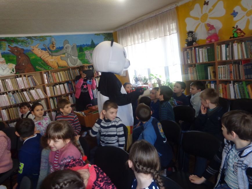 Любимые герои, сладкие сюрпризы и «движение, которое жизнь»: в детской библиотеке имени А. П. Гайдара прошел День Здоровья (фото) - фото 16 Любимые герои, сладкие сюрпризы и «движение, которое жизнь»: в детской библиотеке имени А. П. Гайдара прошел День Здоровья (фото) - фото 16