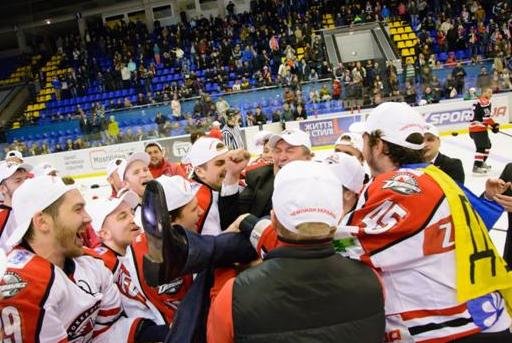 «Вперед, «Донбасс»! Вперед, родной! Мы за тебя стоим стеной!» - студенты ДонНТУ Красноармейска посетили Чемпионат Украины по хоккею (фото) - фото 12 «Вперед, «Донбасс»! Вперед, родной! Мы за тебя стоим стеной!» - студенты ДонНТУ Красноармейска посетили Чемпионат Украины по хоккею (фото) - фото 12