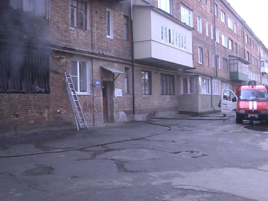 У центрі Хмельницького згоріла квартира (Фото) (фото) - фото 2 У центрі Хмельницького згоріла квартира (Фото) (фото) - фото 2