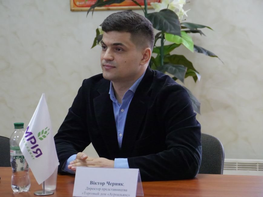 “МРІЯ Агрохолдинг” придбала нові гусеничні трактори, які найменше ущільнюють і руйнують ґрунт (фото) - фото 6 “МРІЯ Агрохолдинг” придбала нові гусеничні трактори, які найменше ущільнюють і руйнують ґрунт (фото) - фото 6