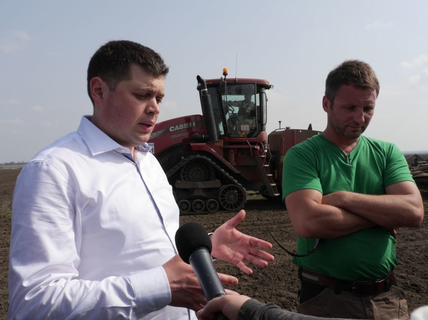 “МРІЯ Агрохолдинг” придбала нові гусеничні трактори, які найменше ущільнюють і руйнують ґрунт (фото) - фото 15 “МРІЯ Агрохолдинг” придбала нові гусеничні трактори, які найменше ущільнюють і руйнують ґрунт (фото) - фото 15