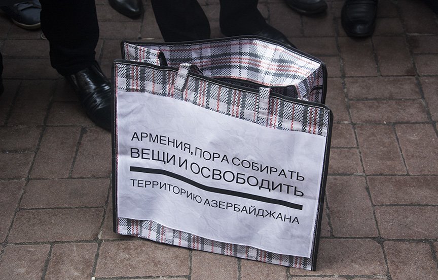 В Киеве диаспора Азербайджана пикетирует посольство Армении (ФОТО, ВИДЕО) (фото) - фото 1 В Киеве диаспора Азербайджана пикетирует посольство Армении (ФОТО, ВИДЕО) (фото) - фото 1