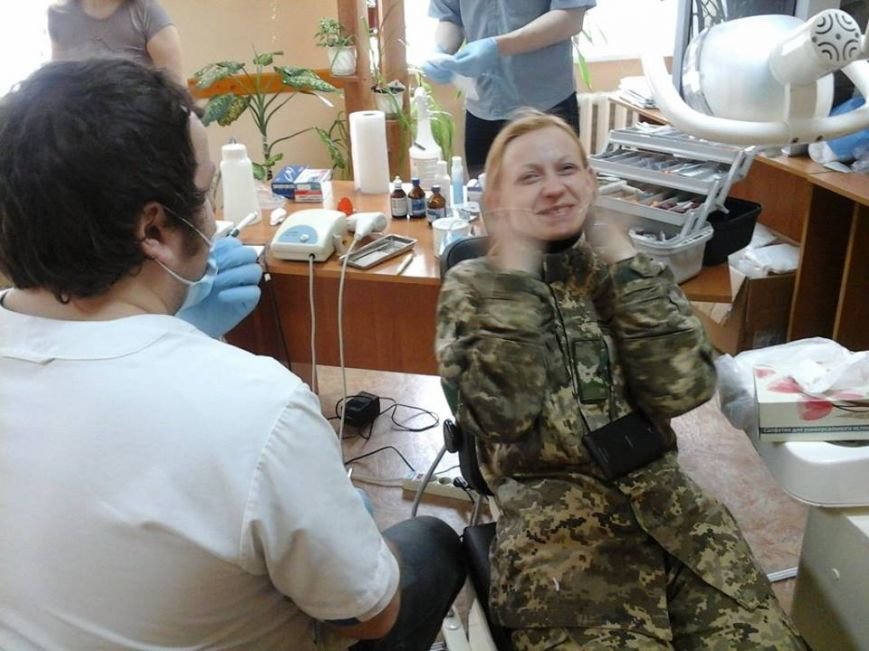 Голівудськи посмішки атошників з Новограду забезпечують рівенчани-стоматологи (фото) - фото 1 Голівудськи посмішки атошників з Новограду забезпечують рівенчани-стоматологи (фото) - фото 1