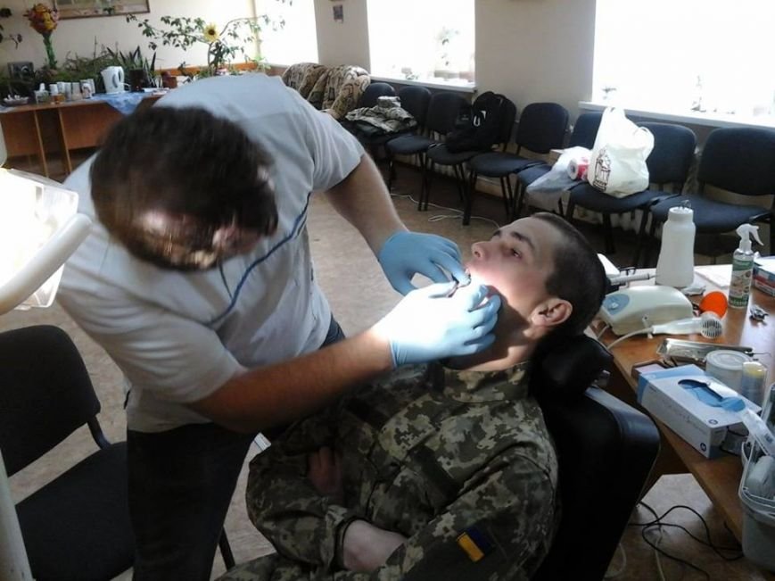 Голівудськи посмішки атошників з Новограду забезпечують рівенчани-стоматологи (фото) - фото 1 Голівудськи посмішки атошників з Новограду забезпечують рівенчани-стоматологи (фото) - фото 1
