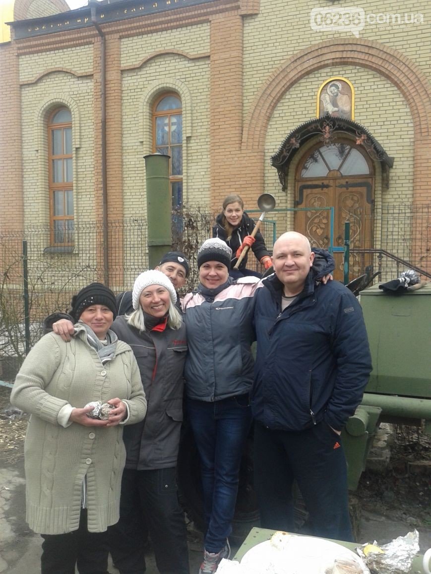 Полевая кухня авдеевских волонтёров накормит всех нуждающихся (ФОТО) (фото) - фото 1 Полевая кухня авдеевских волонтёров накормит всех нуждающихся (ФОТО) (фото) - фото 1