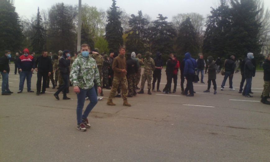 В центре Одессы драка: сепаратистов атаковали антифашисты с Евромайдана (ОБНОВЛЯЕТСЯ, ДОБАВЛЕНО ФОТО) (фото) - фото 1