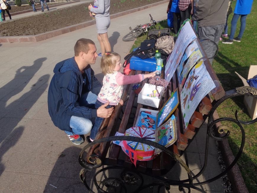 Центр Поддержки Семьи Красноармейска превратил площадь Шибанкова в гигантскую спортивную и игровую площадку (фото) - фото 24 Центр Поддержки Семьи Красноармейска превратил площадь Шибанкова в гигантскую спортивную и игровую площадку (фото) - фото 24