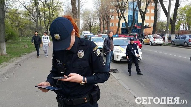 В Киеве пьяный водитель сбил полицейского (ФОТО) (фото) - фото 2 В Киеве пьяный водитель сбил полицейского (ФОТО) (фото) - фото 2
