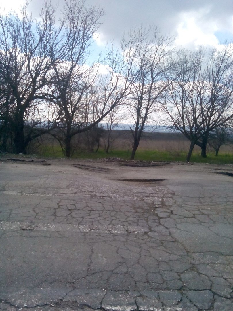 Асфальт на отремонтированных крымских дорогах проседает и трескается (ФОТО, ВИДЕО) (фото) - фото 2