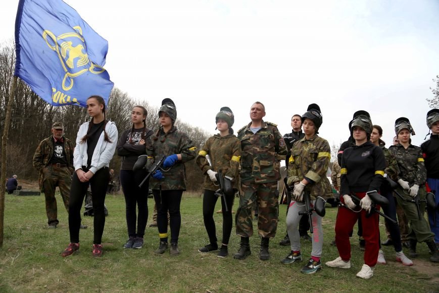 Під Збаражем літали бойові безпілотники, лунали постріли та вибухи (фото) (фото) - фото 1 Під Збаражем літали бойові безпілотники, лунали постріли та вибухи (фото) (фото) - фото 1