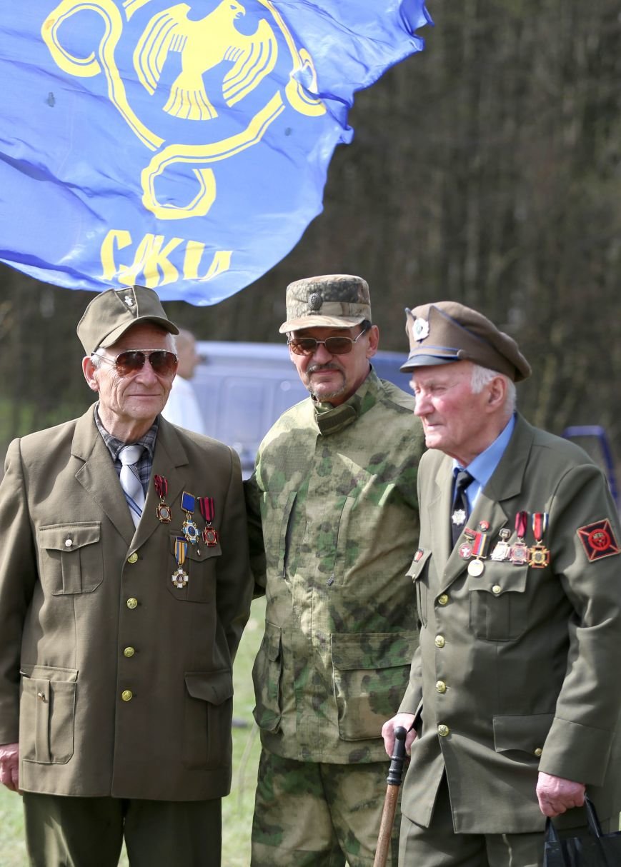Під Збаражем літали бойові безпілотники, лунали постріли та вибухи (фото) (фото) - фото 1 Під Збаражем літали бойові безпілотники, лунали постріли та вибухи (фото) (фото) - фото 1