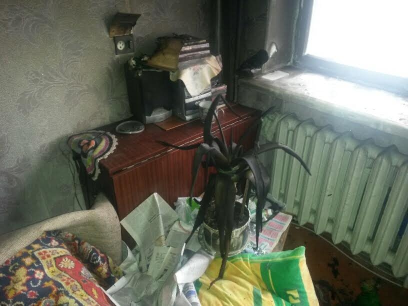 В центре Мариуполя в квартире чуть не угорел 86-летний мужчина (ФОТО) (фото) - фото 2 В центре Мариуполя в квартире чуть не угорел 86-летний мужчина (ФОТО) (фото) - фото 2