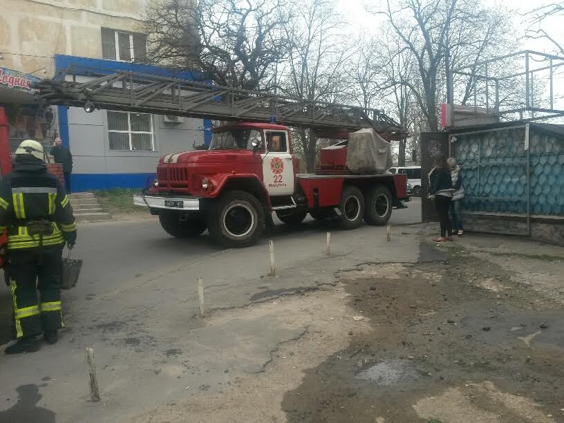 В центре Мариуполя в квартире чуть не угорел 86-летний мужчина (ФОТО) (фото) - фото 2 В центре Мариуполя в квартире чуть не угорел 86-летний мужчина (ФОТО) (фото) - фото 2