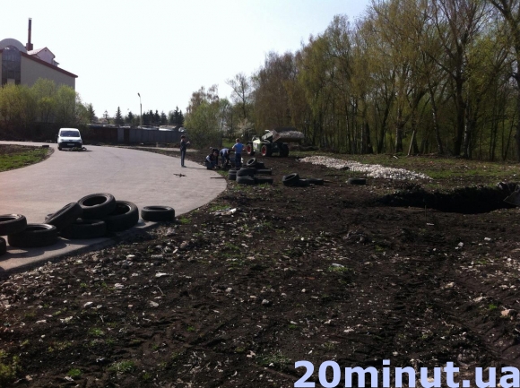 У Тернополі спортсмени почали самотужки доробляти картингову трасу біля У Тернополі спортсмени почали самотужки доробляти картингову трасу біля