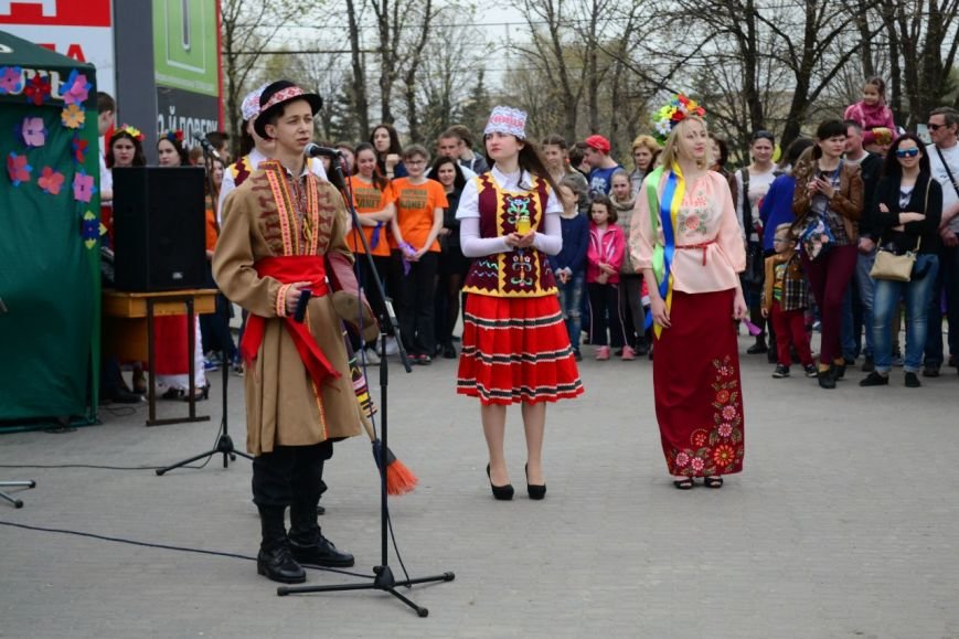 Криворожские студенты провели театрализованное шоу для сбора средств на улучшение экологии города (ФОТО) (фото) - фото 1 Криворожские студенты провели театрализованное шоу для сбора средств на улучшение экологии города (ФОТО) (фото) - фото 1