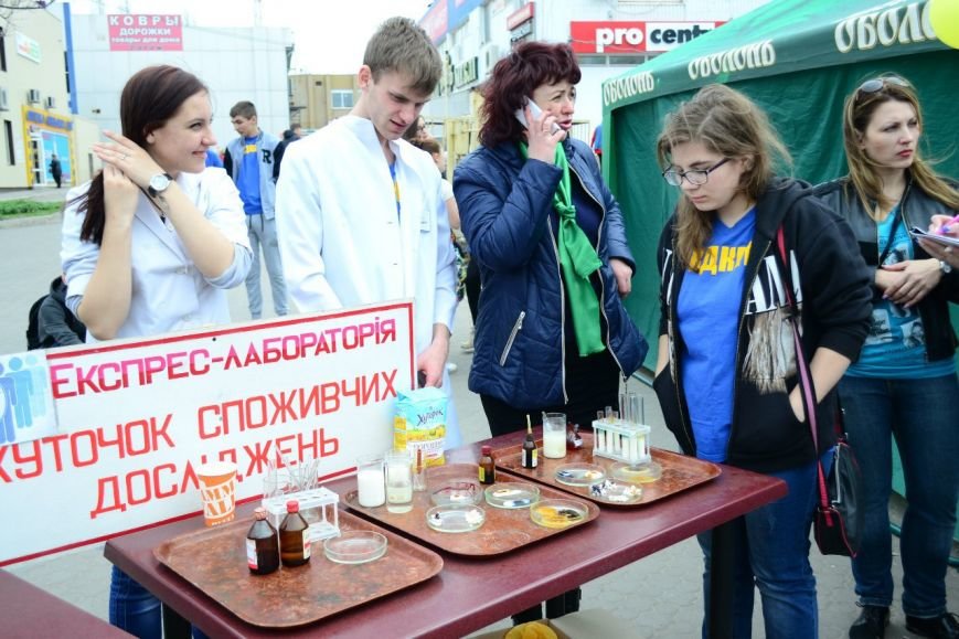 Криворожские студенты провели театрализованное шоу для сбора средств на улучшение экологии города (ФОТО) (фото) - фото 1 Криворожские студенты провели театрализованное шоу для сбора средств на улучшение экологии города (ФОТО) (фото) - фото 1
