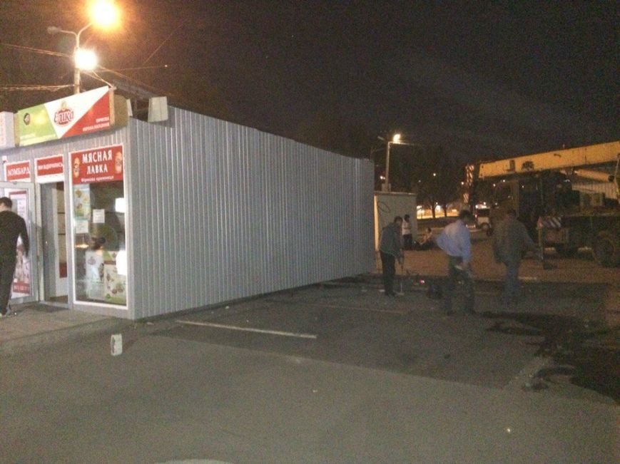 Поздно вечером на Фрунзенском играли в шахматы киосками: было-стало (ФОТО) (фото) - фото 5 Поздно вечером на Фрунзенском играли в шахматы киосками: было-стало (ФОТО) (фото) - фото 5