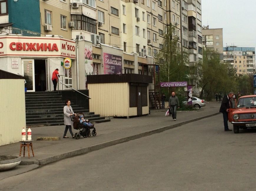 Поздно вечером на Фрунзенском играли в шахматы киосками: было-стало (ФОТО) (фото) - фото 9 Поздно вечером на Фрунзенском играли в шахматы киосками: было-стало (ФОТО) (фото) - фото 9