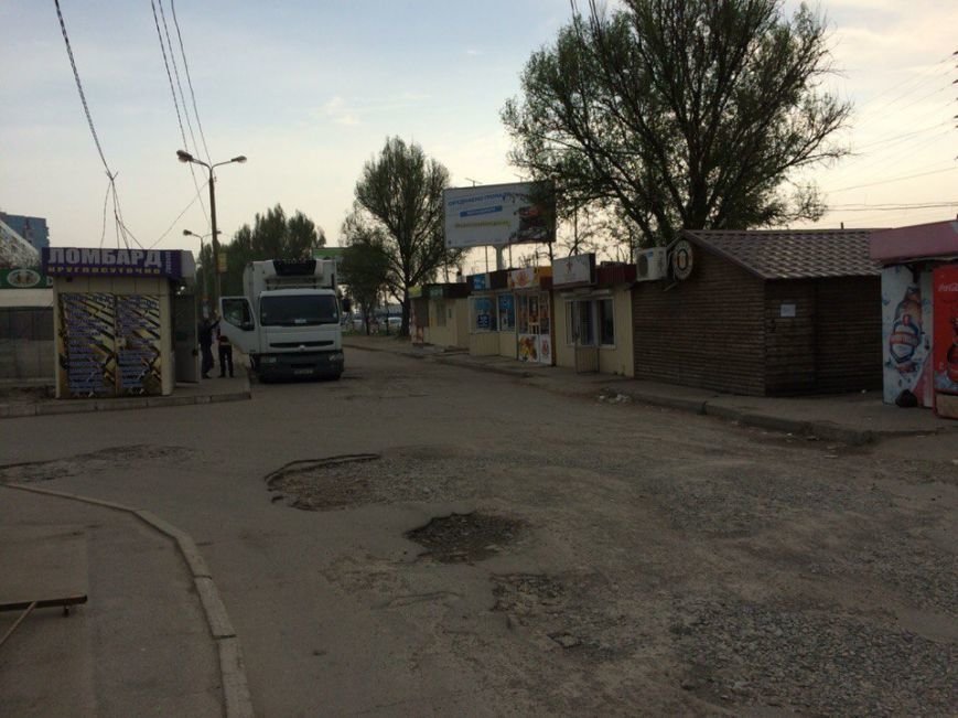 Поздно вечером на Фрунзенском играли в шахматы киосками: было-стало (ФОТО) (фото) - фото 12 Поздно вечером на Фрунзенском играли в шахматы киосками: было-стало (ФОТО) (фото) - фото 12