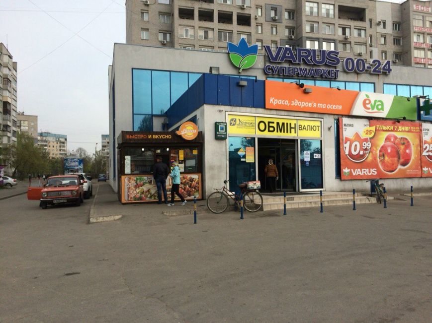 Поздно вечером на Фрунзенском играли в шахматы киосками: было-стало (ФОТО) (фото) - фото 8 Поздно вечером на Фрунзенском играли в шахматы киосками: было-стало (ФОТО) (фото) - фото 8
