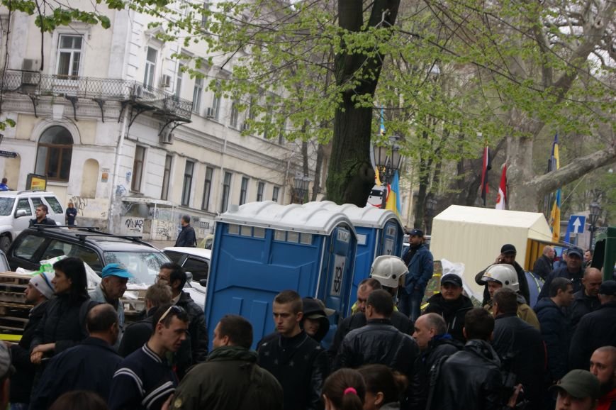 Противостояние с замком: Напряжением отметился двухнедельный юбилей прокурорского майдана в Одессе (ФОТО) (фото) - фото 1