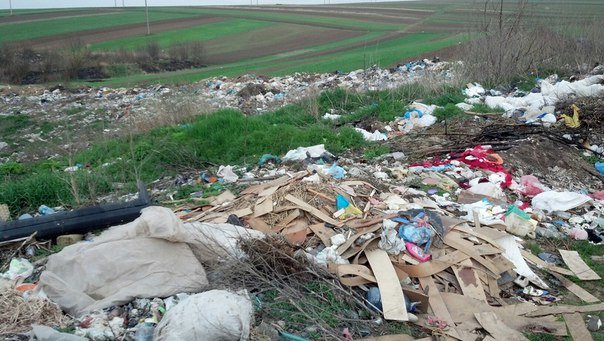 Неподалік Тернополя влаштували стихійне сміттєзвалище (Фото) (фото) - фото 2 Неподалік Тернополя влаштували стихійне сміттєзвалище (Фото) (фото) - фото 2