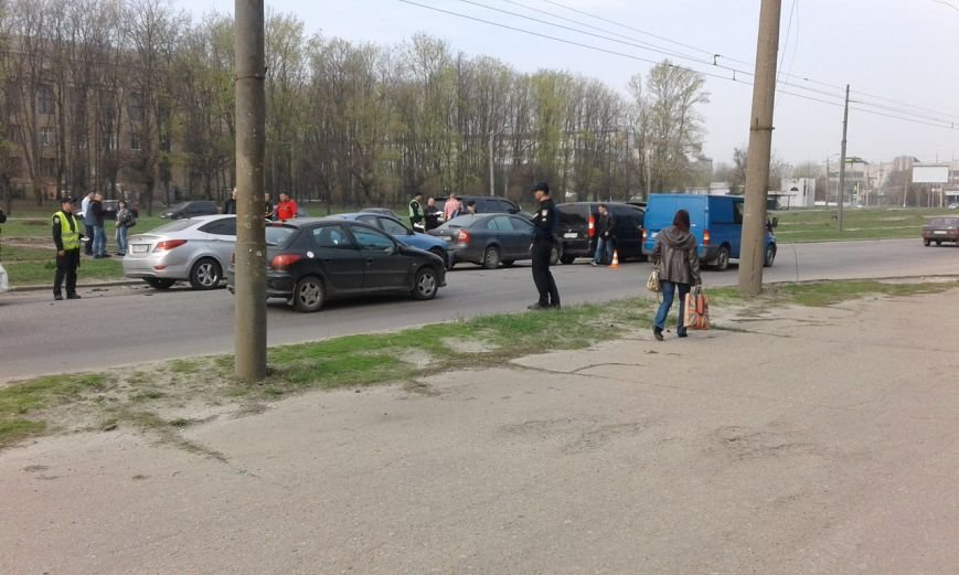 В Харькове в ДТП попали сразу пять авто (ФОТО) (фото) - фото 1