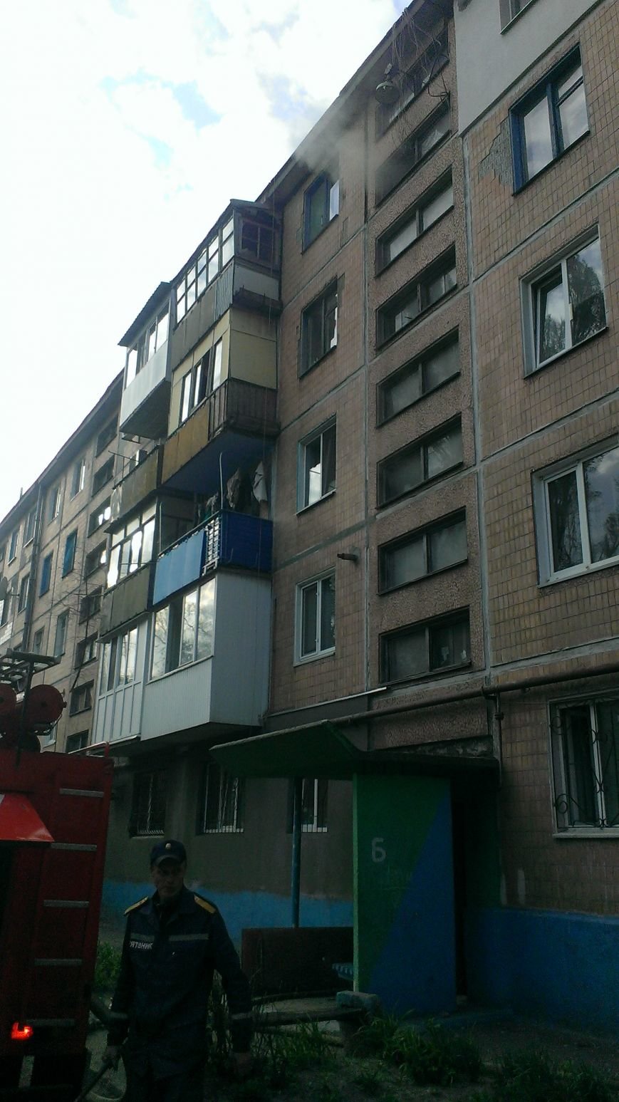 В Днепродзержинске по улице Каштанов горела квартира (фото) - фото 4 В Днепродзержинске по улице Каштанов горела квартира (фото) - фото 4
