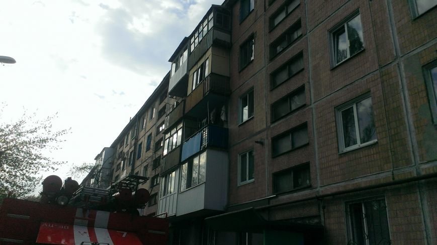 В Днепродзержинске по улице Каштанов горела квартира (фото) - фото 2 В Днепродзержинске по улице Каштанов горела квартира (фото) - фото 2