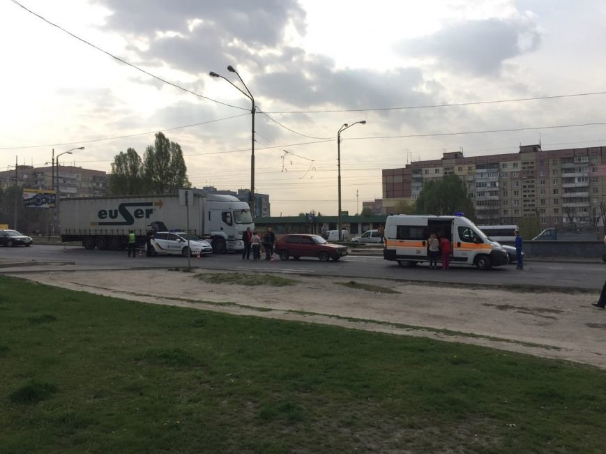 ДТП на Донецком шоссе: легковой автомобиль сбил ребенка (ФОТО) (фото) - фото 3 ДТП на Донецком шоссе: легковой автомобиль сбил ребенка (ФОТО) (фото) - фото 3