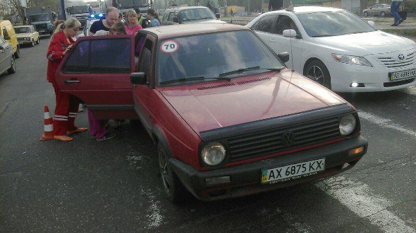 ДТП на Донецком шоссе: Volkswagen сбил ребенка (ФОТО) (фото) - фото 4 ДТП на Донецком шоссе: Volkswagen сбил ребенка (ФОТО) (фото) - фото 4