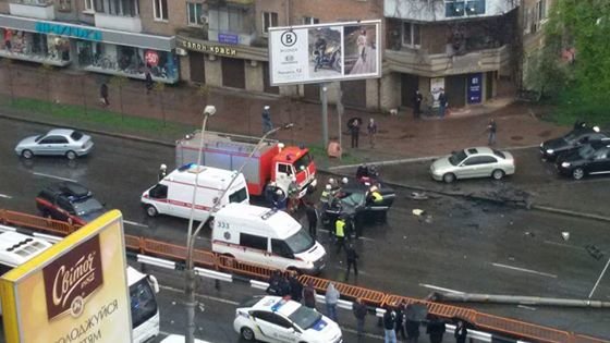 На проспекте Победы “БМВ” врезался в электроопору, трое пострадавших (ФОТО) (фото) - фото 1 На проспекте Победы “БМВ” врезался в электроопору, трое пострадавших (ФОТО) (фото) - фото 1