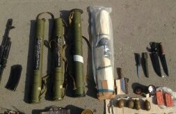 На Днепропетровщине сотрудники СБУ обнаружили арсенал оружия в автомобиле, остановленном для проверки (фото) - фото 1 На Днепропетровщине сотрудники СБУ обнаружили арсенал оружия в автомобиле, остановленном для проверки (фото) - фото 1