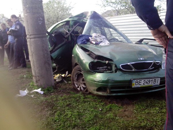 В Первомайске автомобиль Daewoo Nubira влетел в столб (фото) (фото) - фото 1 В Первомайске автомобиль Daewoo Nubira влетел в столб (фото) (фото) - фото 1